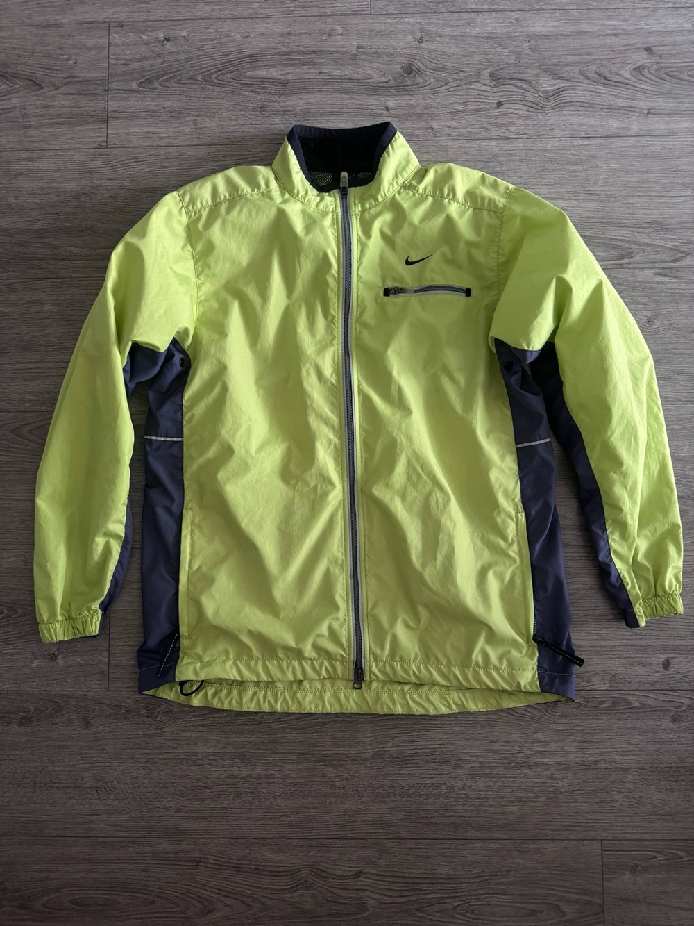 Nike Team Windrunner Training Jacket
Hooded Windbreaker M Size (36)
